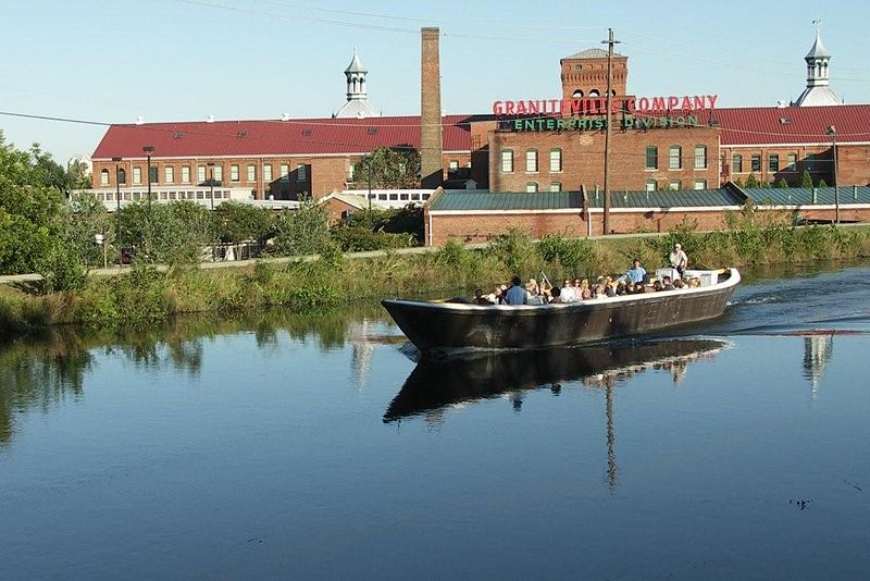 800px-Augusta_Canal_tour_departs_from_Enterprise_Mill